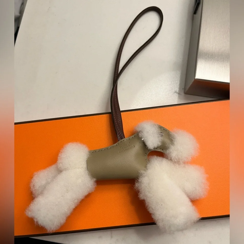 NIB Hermes Budy Bag Charm Etoupe - Picture 2 of 4